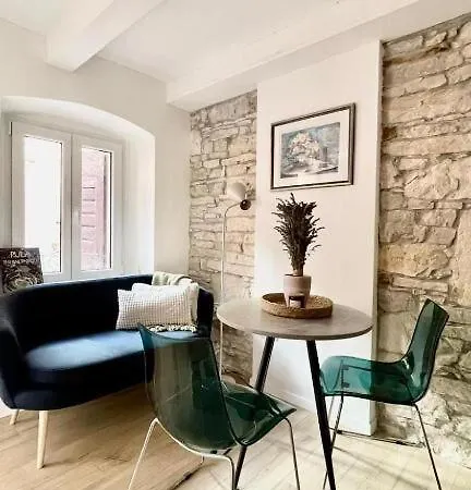 Apartament Bella *